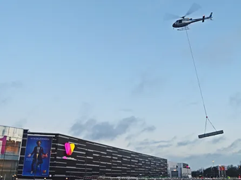Helicopter at väla roof